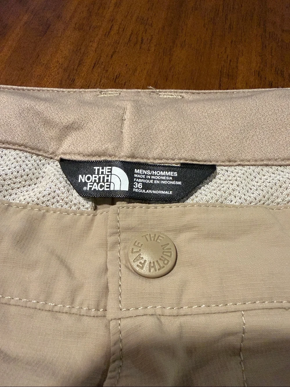 The North Face Men’s Khaki Lightweight Cargo Shorts 36